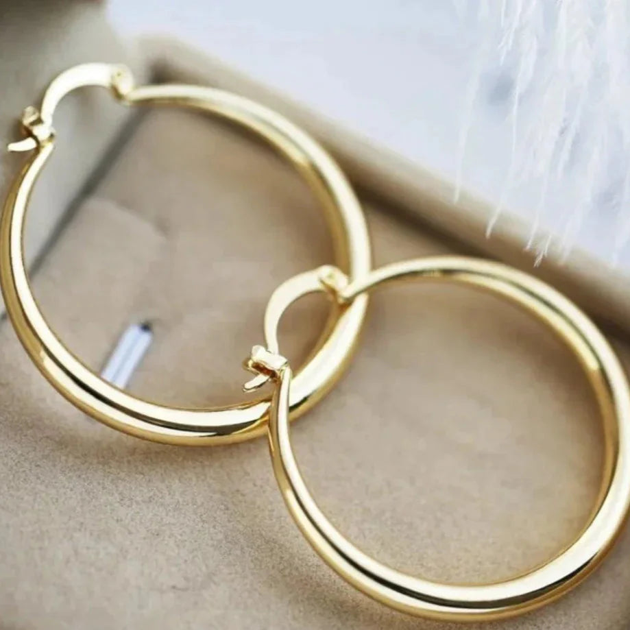 Desiree - Aretes grandes en forma de aro en dorado