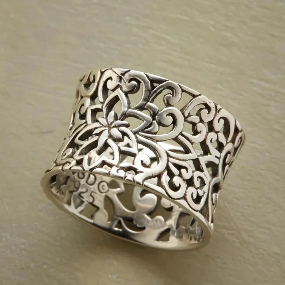 Erin – Anillo hueco de plata vintage