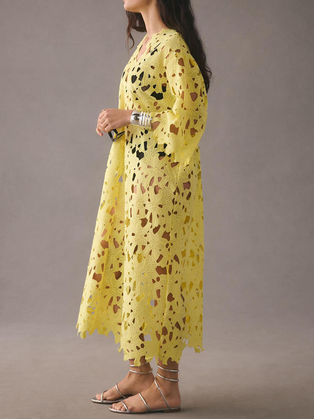 Ofelia - Vestido midi de manga larga con ojales florales