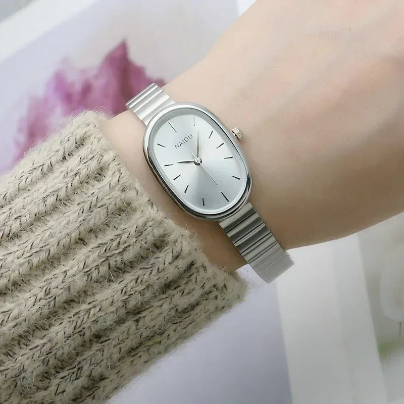 Valeria - Reloj de dama ovalado con pequeña esfera