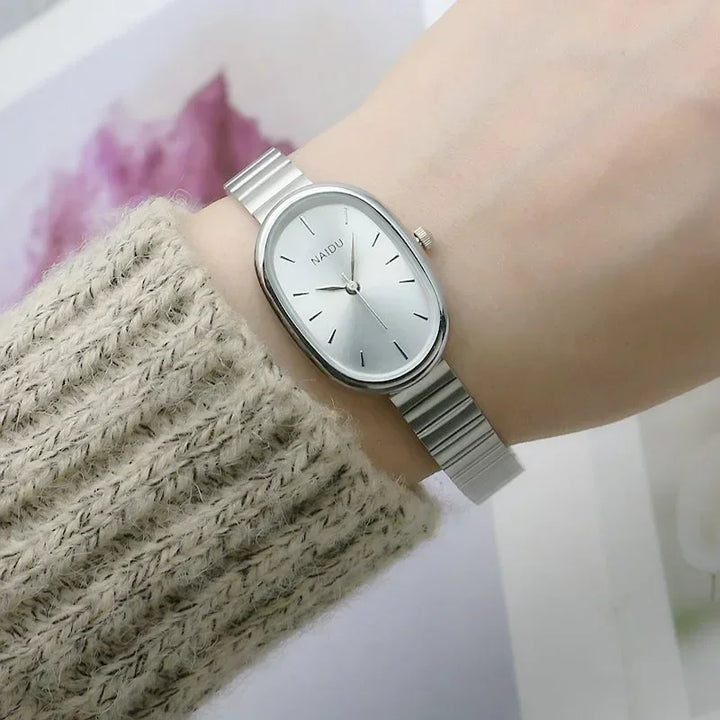 Valeria - Reloj de dama ovalado con pequeña esfera