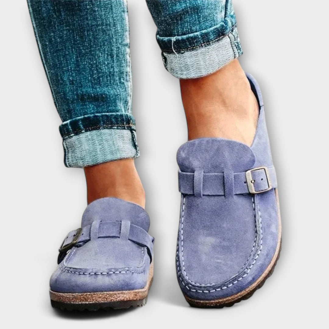 Juana | Zapatilla Ortopédica para Damas con Hebilla Decorativa