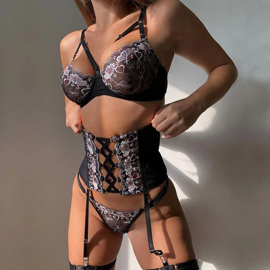 Malena | Conjunto de Lencería Francesa de 3 Piezas